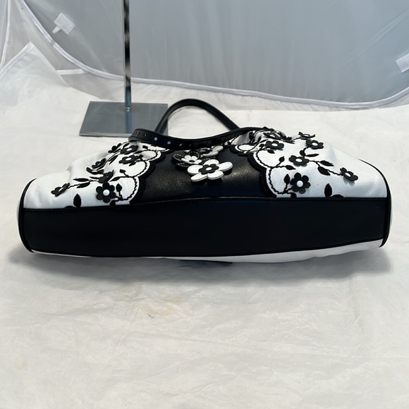 Isabella Fiore Flowers Satchel - Picture 8 of 16